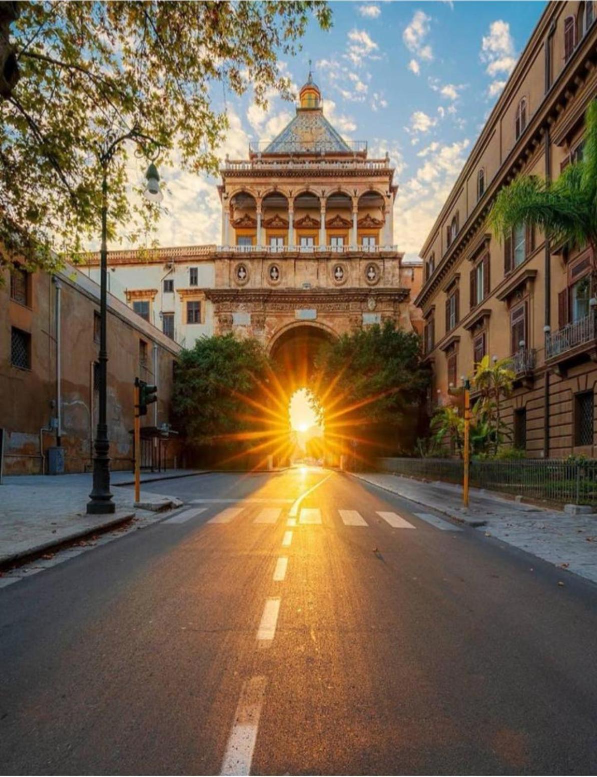 Апартаменты Hola Cathedral House Cadorna Палермо Экстерьер фото
